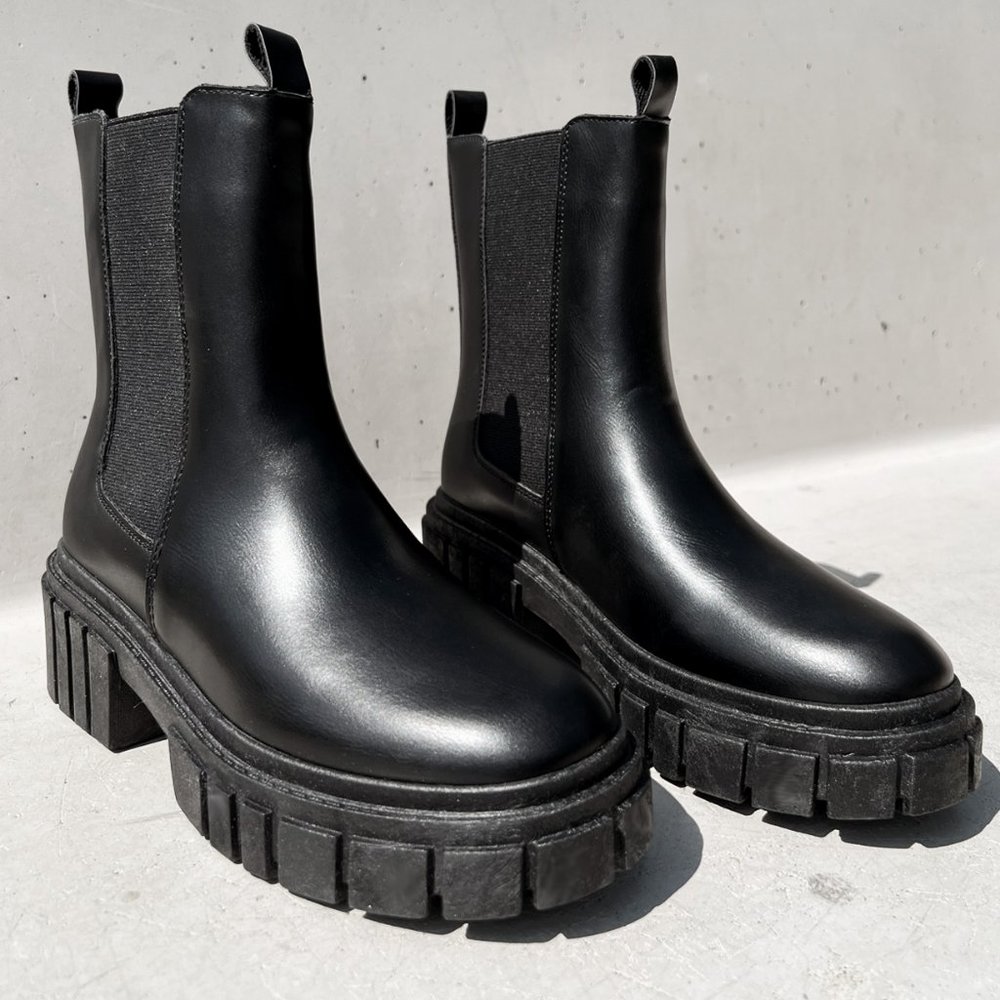 NEW Black Lug Sole Chunky Platform Elastic Ankle Block Heel Chelsea Boot Booties - Picture 2 of 12